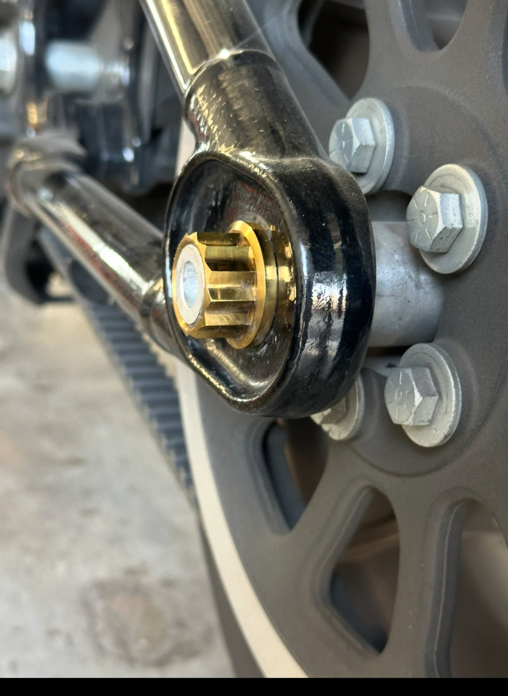 M8 Softail Rear Axle